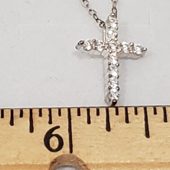 Cubic Zirconia Cross pendant set in 925 Sterling Silver w/18in 925 Sterlingchain - Picture 5 of 5